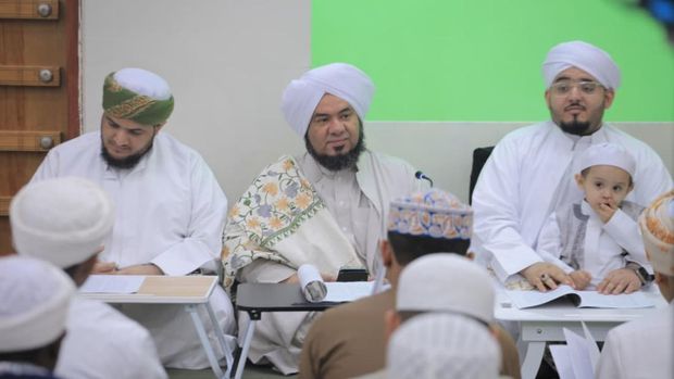 Para habaib menghadiri kegiatan Hari Raya Idul Fitri bersama para santri, Jumat (20/3/2026).