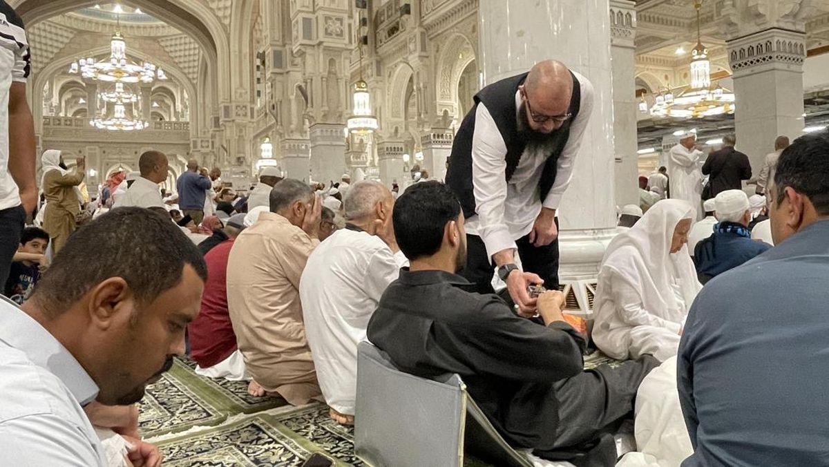 https://awsimages.detik.net.id/community/media/visual/2026/03/22/suasana-salat-id-di-masjidil-haram-1774158440314_169.jpeg?w=1200