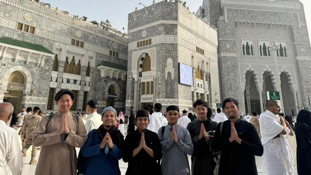 Suasana salat Id di Masjidil Haram, Makkah Mahasiswa Indonesia melakukan salat Id di Masjidil Haram, Makkah, Jumat (20/3/2026).