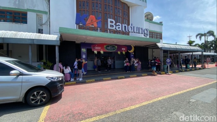 Suasana Stasiun Bandung hari kedua lebaran