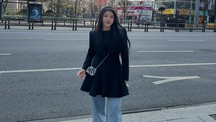 Tiara Andini Lebaran di Korea Sambil Nonton Live Comeback BTS