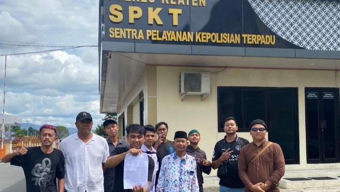 Warga dan korban pengeroyokan saat malam takbir melapor ke Polres Klaten, Minggu (22/3/2026).