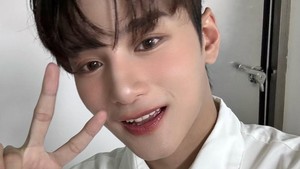 Unggahan Zayyan langsung bikin fans gemas dan kagum padanya. Pernah gak lihat idol (K-Pop) muslim? tulis salah satu penggemar. (Foto: dok. Instagram @xodiacofficial)