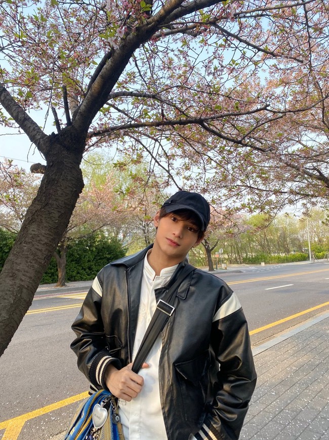 Tak hanya itu, Zayyan XODIAC pernah terlihat berbuka puasa bersama rekan personelnya. Sebuah video yang viral memperlihatkan toleransi dan suasana kekeluargaan meski ia menjadi satu-satunya yang berpuasa. Foto: dok. X