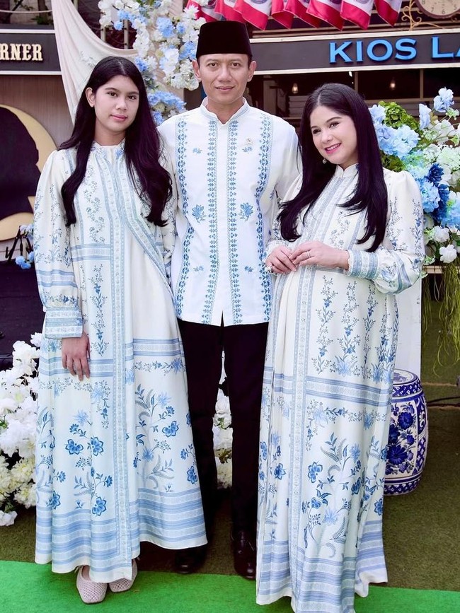 7 Gaya Annisa Yudhoyono Pamer Baby Bump Pakai Gamis di Momen Lebaran