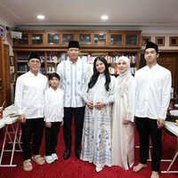 Lebaran tahun ini dirayakan keluarga Yudhoyono di Cikeas, Bogor, yakni kediaman Presiden RI ke-6 Susilo Bambang Yudhoyono. Foto: Instagram/@annisayudhoyono