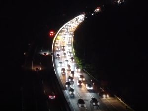 Video Arus Balik Libur Panjang, Tol Cipularang Arah Jakarta Padat