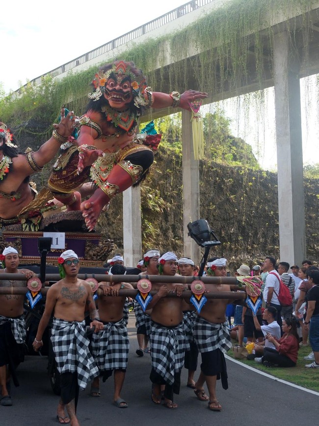 Festival Ogoh-Ogoh Meriahkan Libur Lebaran di GWK