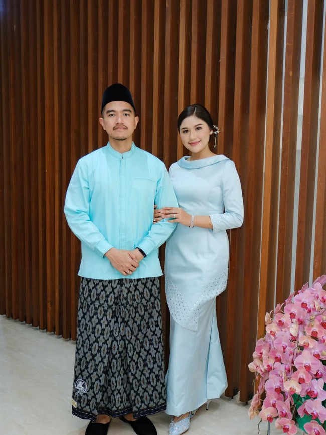 Saat menghadiri halal bihalal ini Erina Gudono mengenakan baju kurung warna biru rancangan desainer Dimas Singgih.Foto: Dok. Instagram setwapres.ri, Erina Gudono, Dyah Roro Esti