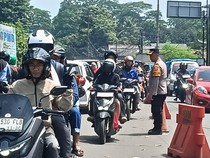 Geliat Arus Balik, Volume Kendaraan Meningkat di Jalan Alternatif Cibubur