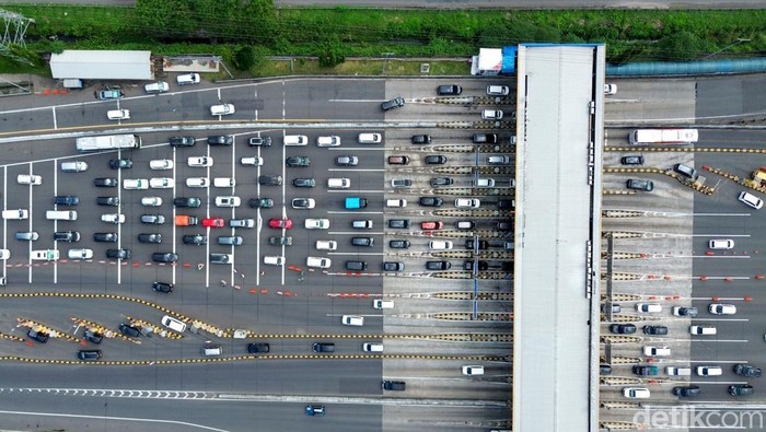 Gerbang Tol Kejapanan Utama mulai dipadati kendaraan