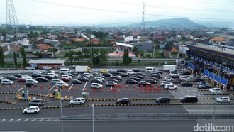 Kebiasaan Sepele tapi Bikin Pintu Tol Macet