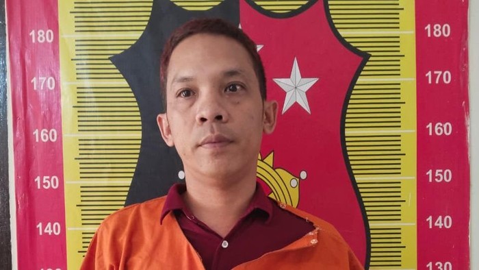 Hendra Siregar (39) terdakwa kasus penyiraman air keras ke pacar di Sidimpuan. (Istimewa)