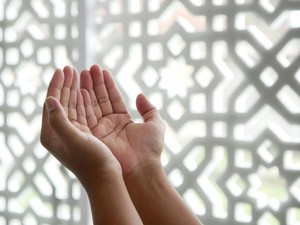 Kumpulan Doa Pembuka Rezeki yang Bisa Diamalkan Setiap Hari