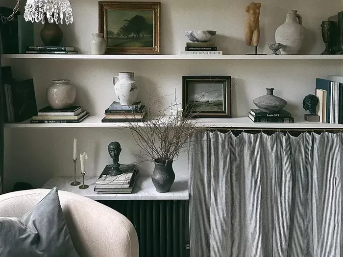 Interior menyembunyikan TV di ruangan