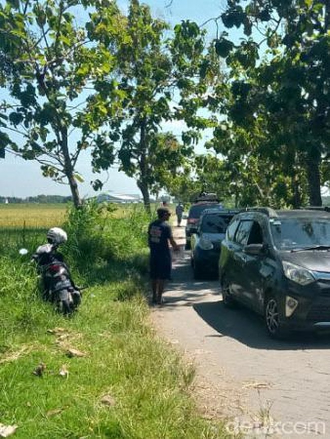 Hindari Kemacetan Pemudik Lewati Jalan Kampung di Jombang
