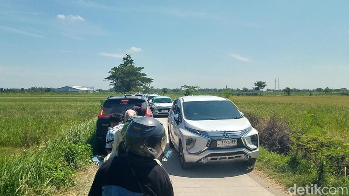 Jalan Kampung di Jombang Macet Imbas Kepadatan di Arteri Bandar Kedungmulyo