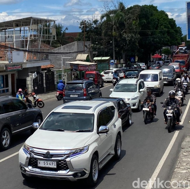 Jalur Menuju Kota Batu Mulai Padat Merayap