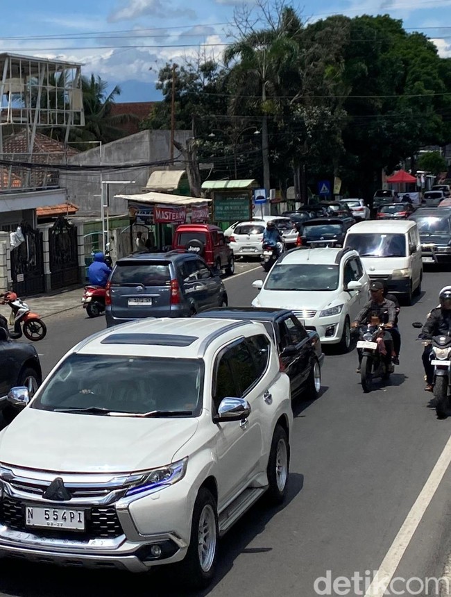Jalur Menuju Kota Batu Mulai Padat Merayap