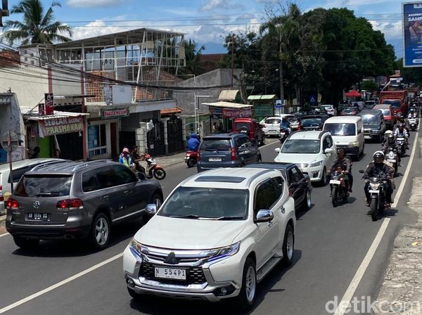 Jalur Menuju Kota Batu Mulai Padat Merayap