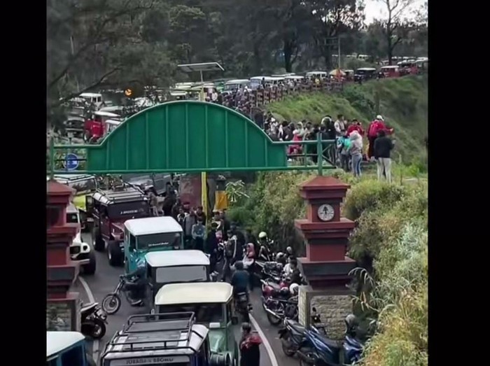 Jip mengluar panjang di Bromo