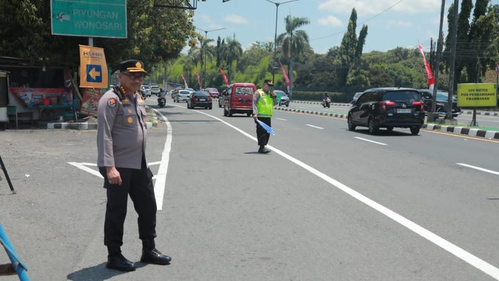 Pengaturan lalu lintas oleh Polres Klaten efektif mengurai kepadatan kendaraan, khususnya di jalur Exit Tol Prambanan menuju perbatasan Klaten-Jogja.