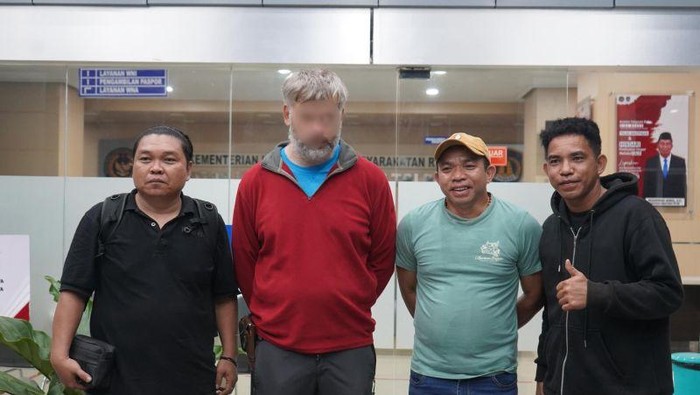 Kantor Imigrasi Kelas I TPI Palu, Sulawesi Tengah, melakukan tindakan administratif berupa pendeportasian terhadap seorang Warga Negara Jerman bernama Vlad Alexandru Tataru yang terbukti melakukan kegiatan penelitian tanpa izin resmi di kawasan Taman