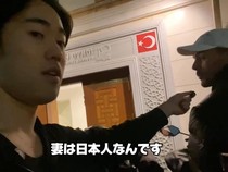 Konten Kreator Jepang Ini Tuai Pro Kontra usai Live di Masjid