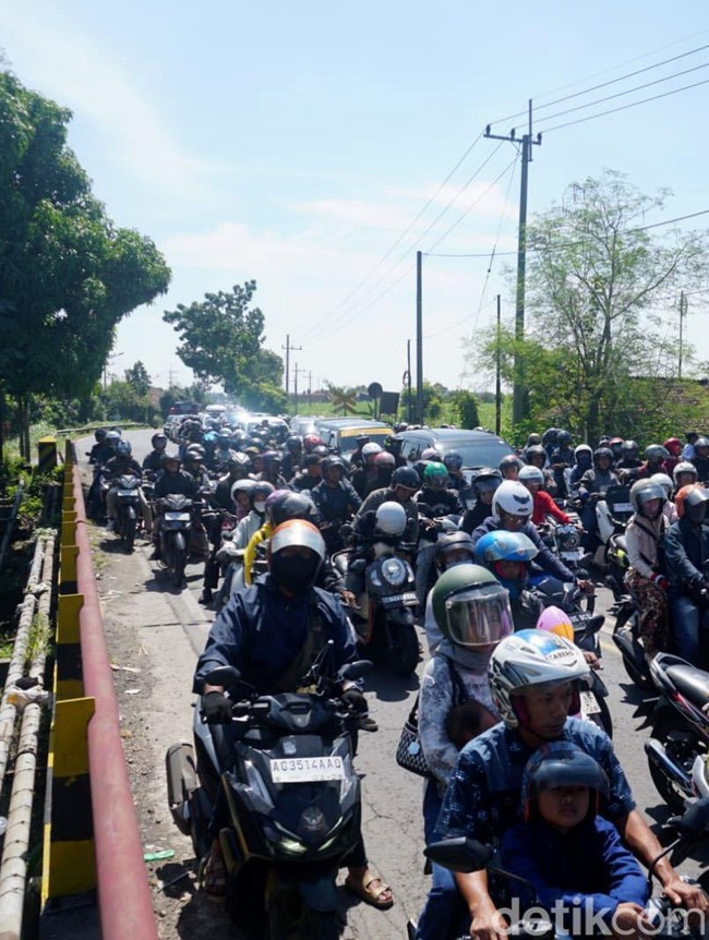 H+2 Lebaran Jalur Arteri Jombang Macet 1 KM