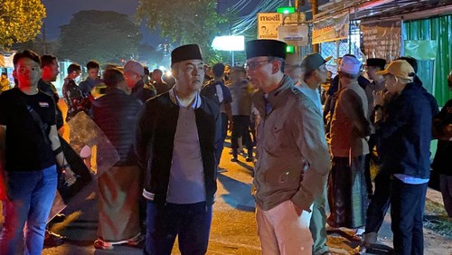Kepolisian dan stakeholder terkait turun ke jalan untuk melakukan pengamanan terhadap dua lingkungan di Kota Mataram, NTB yang terlibat bentrok, Minggu (22/3/2026) malam. (foto : Dok Polresta Mataram).