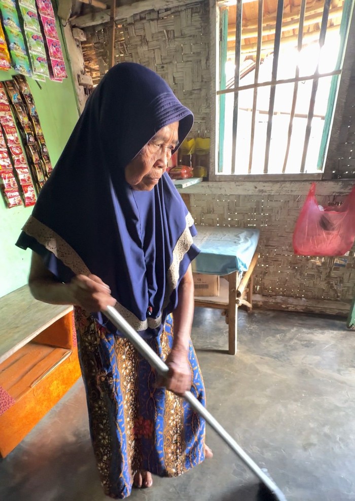 Kisah Nenek Mas Amah Tetap Berjuang untuk Masa Depan Cucu