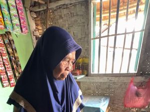 Kisah Nenek Mas Amah Tetap Berjuang untuk Masa Depan Cucu