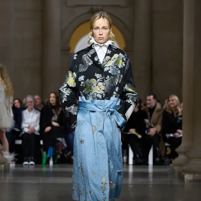 Foto: Erdem Fall 2026, Saat Muse Ikonis Berbicara Lewat Busana