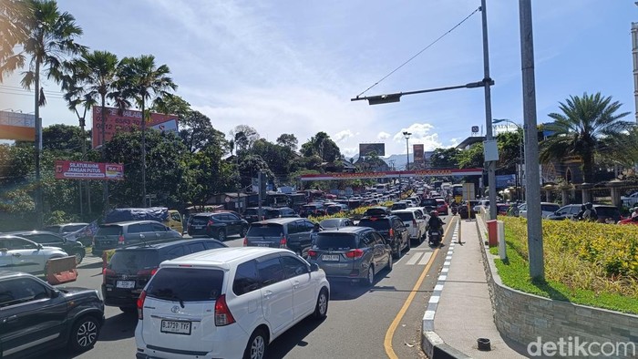 Kondisi Simpang Gadog, Puncak, Senin (23/3/2026) pagi.