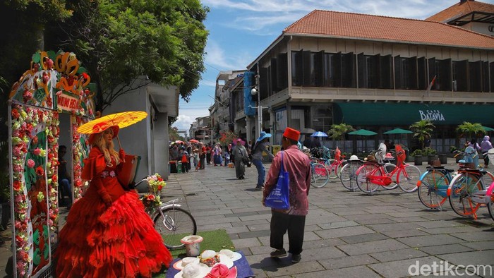 Wisatawan memadati Kota Tua Jakarta, Senin (23/3/2026).