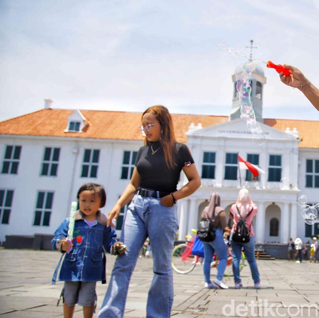 Kota Tua Jakarta Diserbu Wisatawan Saat Libur Lebaran