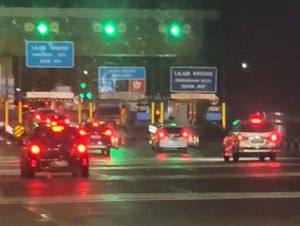 Video: Lalin Tol Jagorawi Arah Jakarta Malam Ini Padat