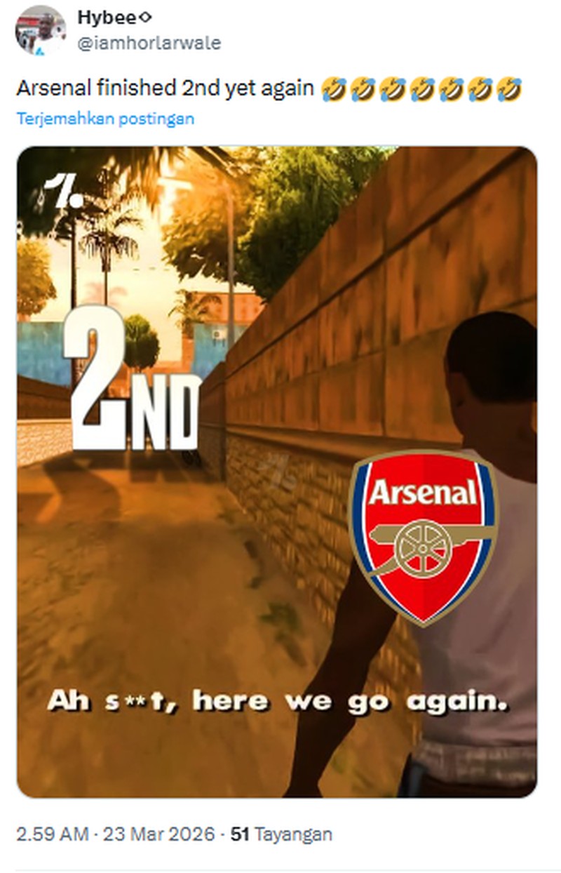 Arsenal gagal meraih gelar juara Carabao Cup 2026, setelah dikalahkan oleh Manchester City 0-2 di Wembley Stadium. Meme kekalahan mereka pun bertebaran di internet.