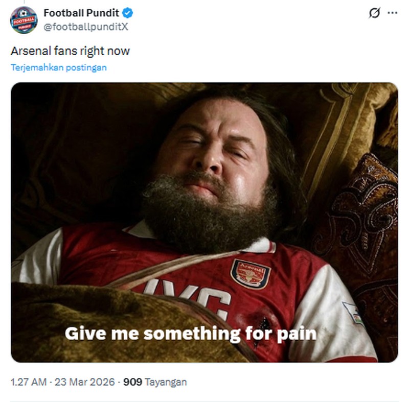 Arsenal gagal meraih gelar juara Carabao Cup 2026, setelah dikalahkan oleh Manchester City 0-2 di Wembley Stadium. Meme kekalahan mereka pun bertebaran di internet.