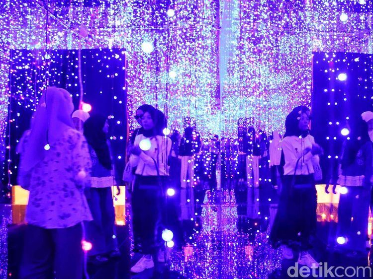 Museum Lighting Art Kota Tua Diserbu Pengunjung saat Libur Lebaran