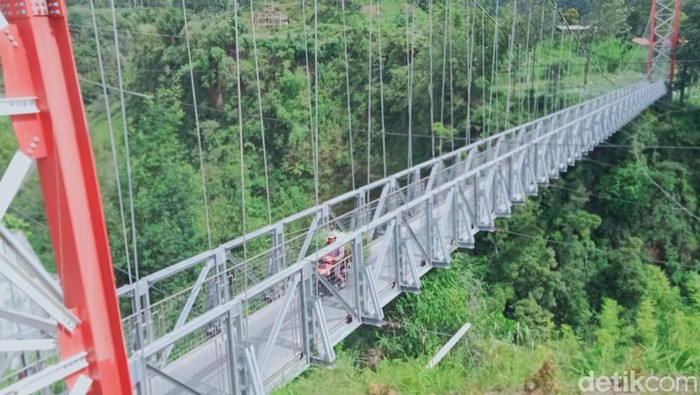 Objek wisata jembatan gantung di Girpasang, Desa Tegalmulyo, Kecamatan Kemalang, Klaten.