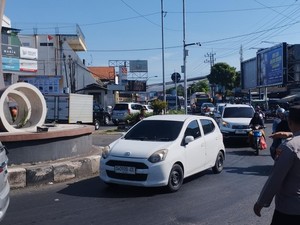 Simpang Tugu Wingko Babat Lamongan Padat Imbas Mudik Lokal