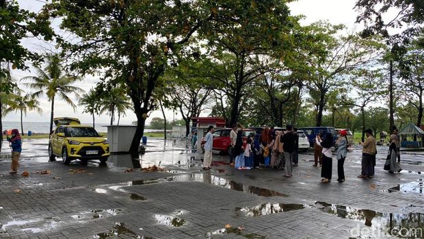 Pantai Akkarena Makassar. Pantai Akkarena Makassar.