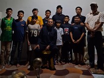 Libur Lebaran, Pemain PSM Mufli Hidayat Berbagi Ilmu di Kampung Halaman