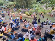 Video: Ramai-ramai Liburan di Pemandian Air Panas Subang