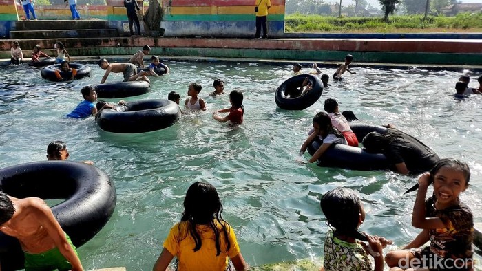 Pemandian Sumber Penang di Pamekasan Jadi Favorit Anak saat Libur Lebaran