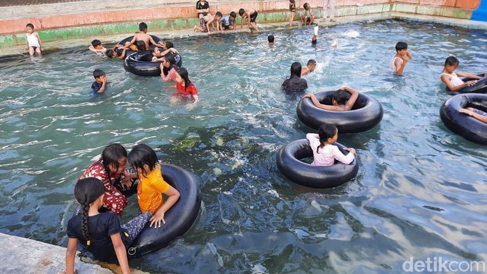 Pemandian Sumber Penang di Pamekasan Jadi Favorit Anak saat Libur Lebaran