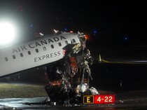Penumpang Ungkap Momen Panik Tabrakan Pesawat Air Canada dengan Truk Damkar