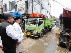 Tumpukan Terurai, Sampah Lebaran di Bandung Mulai Dikirim ke Sarimukti