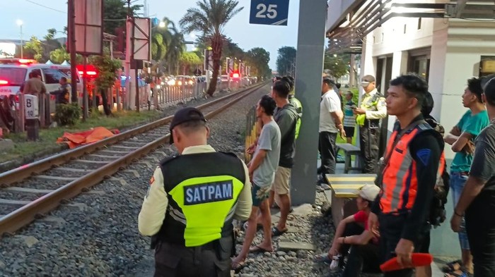 Pengemudi motor tewas usai tertabrak kereta api